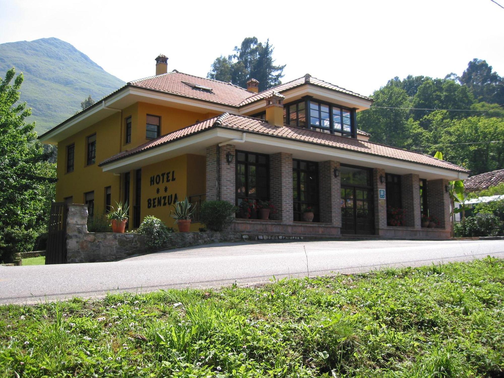 Hotel Benzua Villanueva de Ardisana Εξωτερικό φωτογραφία